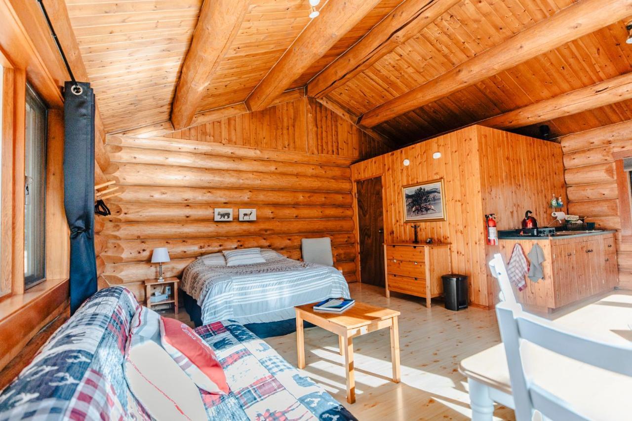 Rocky Mountain Escape Log - Rock Lodge